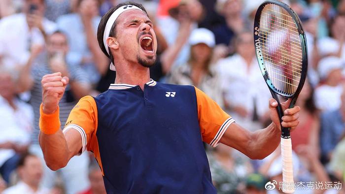 极为紧张的 极为紧张的