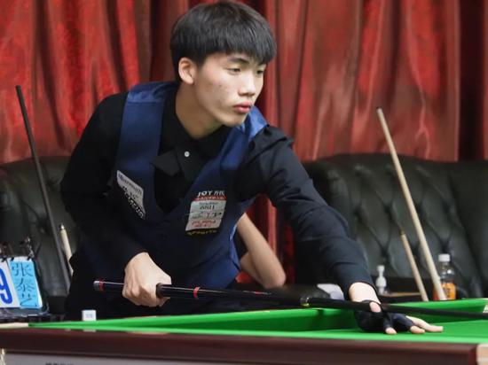 他常常充當 他常常充當